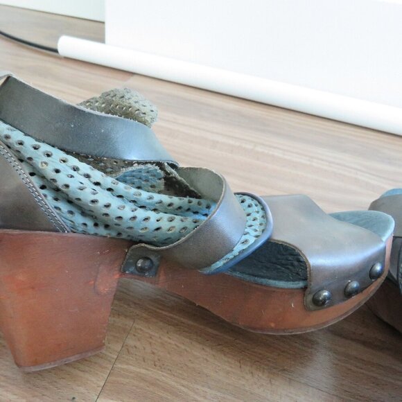 FREE PEOPLE Rendering Perforated Leather Buckle Heel Platform Clogs Boho 7.5 - Picture 13 of 14